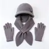 Conjunto de três peças para mãe para outono e inverno: novo chapéu de tricô floral com pelo de coelho, cachecol e luvas para aquecimento e proteção das orelhas