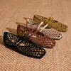 Sandalias planas de malla hueca estilo francés con doble hebilla para mujer, nuevos zapatos de verano Mary Jane poco profundos con una sola correa de hebilla transpirable