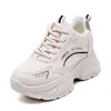 Novos Tênis Esportivos Femininos 2026 para Primavera e Outono, Versátil e Confortável, Estilo Coreano, Moderno, Antiderrapante, Aumenta a Altura, Sola Grossa, Estilo "Dad Shoes" YH002