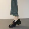 Mocasines de cuero para mujer con camelia y suela gruesa modelo nuevo 2026 cuero genuino retro zapatos de vestir estilo británico tacón grueso zapatos pequeños de cuero