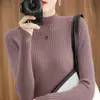 Suéter Básico Feminino Gola Meia-Alta para Primavera, Outono e Inverno Suéter Tricotado Feminino Slim Fit Emagrecedor Curto Estilo Ocidental com Listras Peça de Roupa Externa para Mulheres