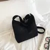 Nova bolsa de ombro de grande capacidade transfronteiriça 2026, bolsa tote feminina fosca, bolsa de axila, bolsa transversal estilosa