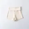 Conjunto de Tres Piezas Dopamina Primavera Puro Deseo: Cárdigan Corto de Punto de Cuello Redondo de Botones + Camisola de Cuello en U + Shorts de Cintura Alta