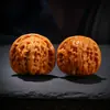 Peça de Mão Autêntica de Alta Qualidade em Noz com Cabeça de Leão Prédio de Quatro Andares Brinquedo Peça de Mão com Chapéu Oficial e Padrão de Unicórnio de Sangue Brinquedo Antigo Peça de Mão