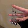 Pendientes largos con borlas y bola de estilo frío, ligeros y lujosos, para mujer, con un diseño elegante y moderno, joyería para las orejas.