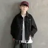 Jaqueta masculina para primavera e outono 2026 novo modelo, jaqueta de outono infantil média e grande, jaqueta de trabalho infantil masculina falsa de duas peças, moderna