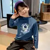 Capa base térmica de forro polar para niños 2026 Otoño/Invierno Nuevo estilo Camiseta versátil de manga larga para niños Camiseta interior de cuello semi-alto para niños