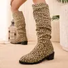 Botas de Cano Alto Outono e Inverno 2025 para Mulheres, Salto Grosso Baixo, Bico Redondo, Mangas Ajustadas Estampadas de Leopardo, Botas de Cavaleiro, Tecido Preto