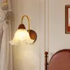 Carga sin cables instalación magnética lámpara de pared para mesita de noche luz de lujo pared de fondo de sala de estar francesa pasillo lirio dormitorio hierro