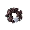 Scrunchie xadrez marrom e bege estilo coreano, lenço quadrado, botão em formato de coração, elástico de cabelo estilo preppy retrô, presilha de cabelo e acessórios de cabelo