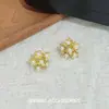 Pendientes de Perla Flor Dorada, Lujo Ligero de Alta Gama, Retro, Pequeños, Exquisitos, Modernos y Personalizados, Pendientes Versátiles para el Día a Día
