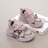 Zapatos de algodón para niñas 2025 nuevos cómodos y frescos nuevos zapatos para niños niños medianos y grandes niña de dibujos animados zapatos de papá estilo primavera