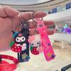 Sanrio Kurome Llavero de Fresa Abrazo Llavero Lindo para Mujer Colgante para Coche Estudiante Mochila Escolar Colgante Regalo