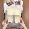 Chinelos de EVA Respiráveis para Venda por Atacado para o Verão, Chinelos Espessos Antiderrapantes para Banheiro para Uso Interno em Casa, Femininos
