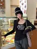 Estilo Deseo Puro Modelo 2026 Otoño Nueva Camiseta de Manga Larga Ajustada que Resalta la Clavícula con Diseño de Cuello en U para Mujer