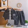 Conjunto de Ropa para Niños Primavera y Otoño 2026 Nuevo Elegante Casual Ropa Infantil Primavera y Otoño Conjunto de Tres Piezas de Mezclilla de Manga Larga para Niños Pequeños