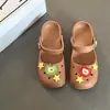 Zapatos perforados poco profundos de dibujos animados de frutas de doble uso para mujer, sandalias de exterior antideslizantes sin cordones de suela gruesa para verano 2026