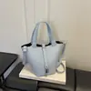 Nova moda outono de 2026, bolsa bucket estilosa para mulheres, bolsa de ombro elegante de cor sólida, de alto valor, nicho, bolsas femininas no atacado