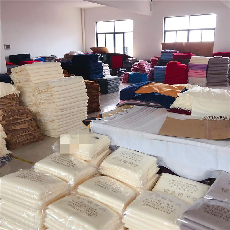 9408585324_1911073781