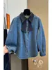 Camisa Jeans Solta para Mulheres com Design Jovem de Laço, Nova Moda Elegante e Estilosa para o Início do Outono de 2026