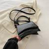 Bolsa de estilo ocidental com texto de estilo coreano moderno e moderno portátil feminino 2024 Novo Moderno Elegante Crossbody Ombro Simples Pequeno Quadrado Bolsa