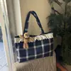 2026 nova bolsa de ombro xadrez de lã com acabamento em renda fofa e feminina bolsa tote
