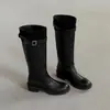 Botas de Montaria de Cano Alto com Bico Redondo Slip-on Long Legs Outono 2026 Botas de Cano Alto Salto Médio Versáteis para Mulheres Botas Western Merade