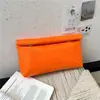 Bolso de Mano de Nicho para Mujer 2026 Nuevo Modelo Bolso de Mano tipo Sobre para Dama Bolso Interior Versátil Bolso Cuadrado Pequeño Casual con Patrón de Cocodrilo