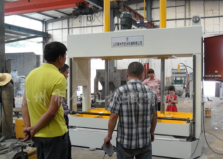 50吨框架液压机实物图1