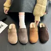 Sapatos femininos versão couro de vaca outono e inverno novo estilo europeu bico redondo couro fosco fivela de lã e pelo sola grossa chinelos de bico fechado