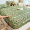 Capa de cama matelassada de gaze dupla camada de algodão fofo grau A conjunto de três peças protetor de colchão capa de cama peça única fronha floral de desenho animado