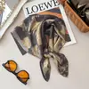 Pañuelo de cabeza líquido plateado multicolor dulce y picante Estilo callejero retro de Hip-Hop americano Pañuelo de seda Atuendo de moda Pañuelo cuadrado Top tubo Corbata de cintura