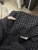 Calças xadrez retrô de lã grossa pretas e cinzas com forro de fleece para mulheres, novas calças de algodão para outono e inverno de 2026, calças de perna larga macias e aconchegantes para mulheres baixinhas