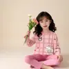 2025 Nueva Versión Coreana Labubu Dibujos Animados Niños y Niñas Conjunto de Ropa de Casa para Niños Estilo Otoño Tops Térmicos y Pantalones Bebé Moderno