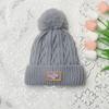 Gorro de lana con forro polar para mujer, cálido, grueso, de punto blanco para invierno, moderno, combinable con todo, con doble protección para las orejas.