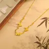 Collar Colgante de Tres Mariposas para Mujer 2025 Nueva Moda Retro Lujo Ligero Cadena de Clavícula de Gama Alta Regalo para Novia