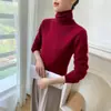 Nova blusa de base de malha de cashmere para outono e inverno, moderna e versátil para o trabalho, macia e confortável, cor sólida, gola alta sobreposta, corte solto para mulheres