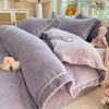 Juego de Cuatro Piezas de Cama de Terciopelo de Leche Tallado de Alto Peso Otoño e Invierno Antiestático Funda de Edredón con Doble Cara de Felpa Ropa de Cama
