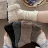 Calcetines de algodón para mujer de otoño e invierno hasta la pantorrilla, calcetines para mujer con patrón oscuro antiolor, calcetines dulces con encaje, calcetines sin costuras, calcetines largos apilables