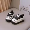 Zapatos casuales antideslizantes ligeros para bebé niño y niña, con cinta mágica y suela suave, nuevos modelos de primavera y otoño, zapatos de una sola pieza para bebé