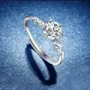 Amor de Sexta Generación Chapado en Plata - Anillo Abierto de Piedra Preciosa Ajustable de 1 Quilate con Seis Garras, Directo del Fabricante