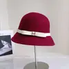 Chapéu de Lã Bucket Fashionável para Mulheres com Fivela de Metal Estilo Hepburn, Chapéu Cloche Elegante e Versátil de Inverno, Chapéu de Pescador com Temperamento Vintage, Tendência