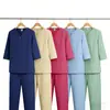 Xiyin Camisa de Uniforme Cirúrgico Casual Confortável de Manga Meia-Manga com Decote em V Abotoada Unissex Conjunto de Uniforme Cirúrgico Estilo Europeu e Americano