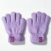 Luvas de tricô infantis para outono e inverno com design de rosto sorridente, cor creme, luvas de cinco dedos, adequadas para idades de 2 a 8 anos, quentes e com dedos separados
