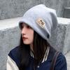 Otoño e invierno 2022 Nuevo gorro de pelo para hombre y mujer, gorro cálido de punto, cálido para exteriores, casual, versátil, orejeras, gorro de postparto, moda