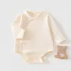 Mameluco de bebé con amarre lateral y costuras sin costuras, enterizo de temporada para el hogar que protege la barriga del recién nacido, ropa para recién nacidos