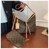 2026 Nova Moda Europeia e Americana Versátil Bolsa de Ombro com Design de Monograma, Bolsa de Trabalho Elegante Color-Blocking, Bolsa Tote Vintage de Grande Capacidade