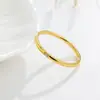 Anel Liso de Luxo Leve Mais Vendido Transfronteiriço com Cravação de Diamante, Aço Inoxidável Galvanizado a Vácuo, Anel Personalizado de Estilo de Nicho, Atacado de Fábrica