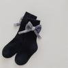 2023 nuevos calcetines de tubo para niñas con lazo vintage otoño color sólido punto de onda calcetines de algodón para bebés y niños
