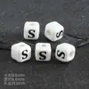 Cuentas Cerámicas Cuadradas de 8 mm con Letras y Agujeros Verticales, Materiales para Manualidades Infantiles, Cuentas Sueltas, Forma de Corazón, 26 Letras, Accesorios para DIY, Pulsera